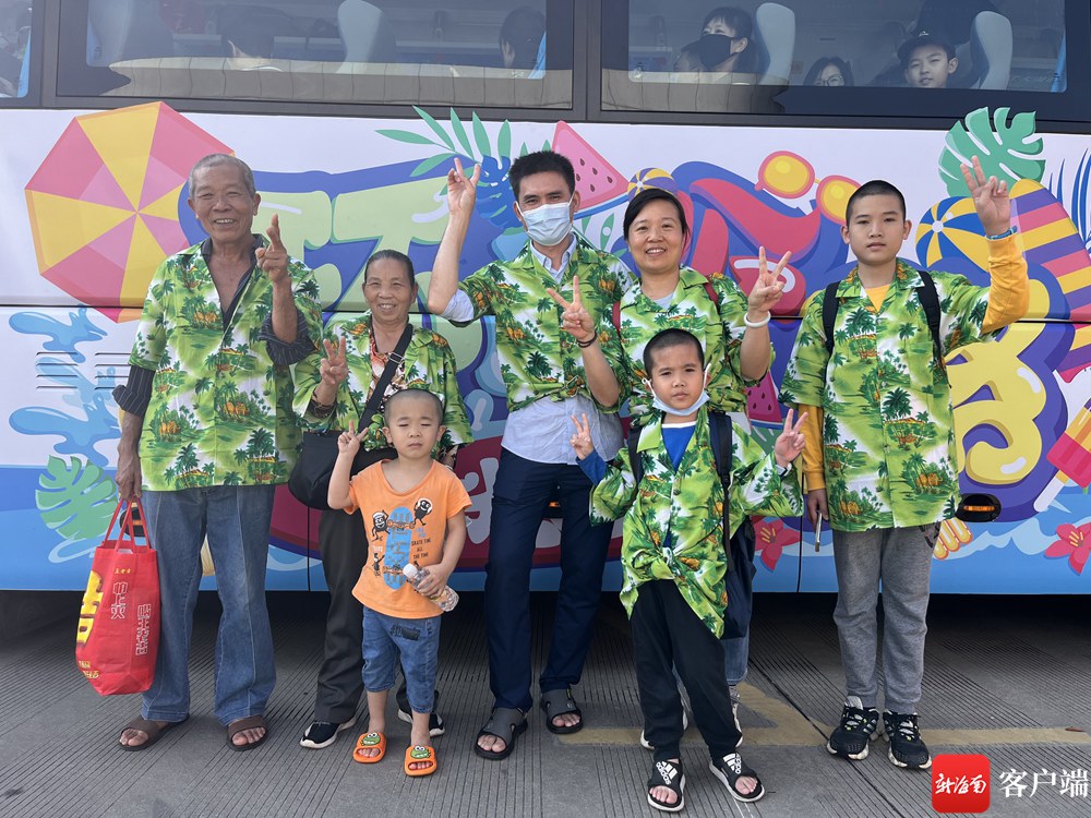 新玩法+新体验！海南环岛旅游公路观光巴士开通_fororder_00323032250_cd96a769