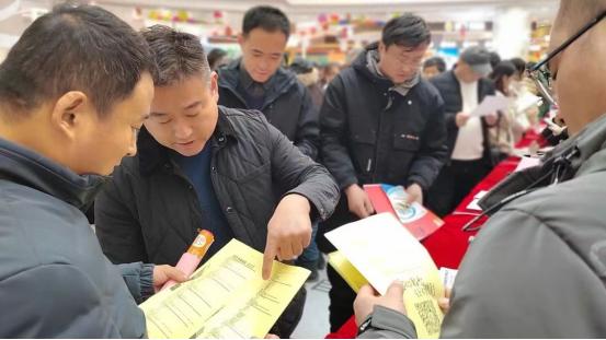 河北盐山：跨省招工抢先机 引才援企开心局_fororder_河北盐山：跨省招工抢先机 引才援企开心局（1）318