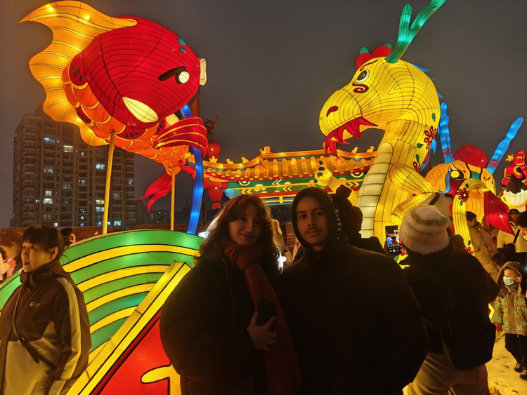 留学生阿米的城墙灯会之旅_fororder_图片4