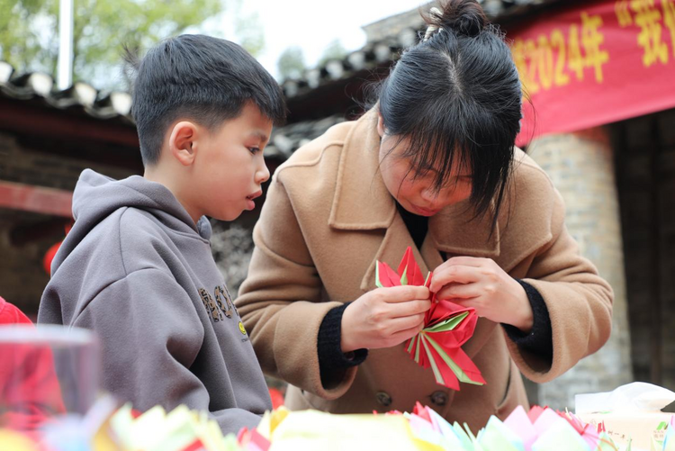 广西灵川：包汤圆 做花灯 欢欢喜喜闹元宵_fororder_图片3