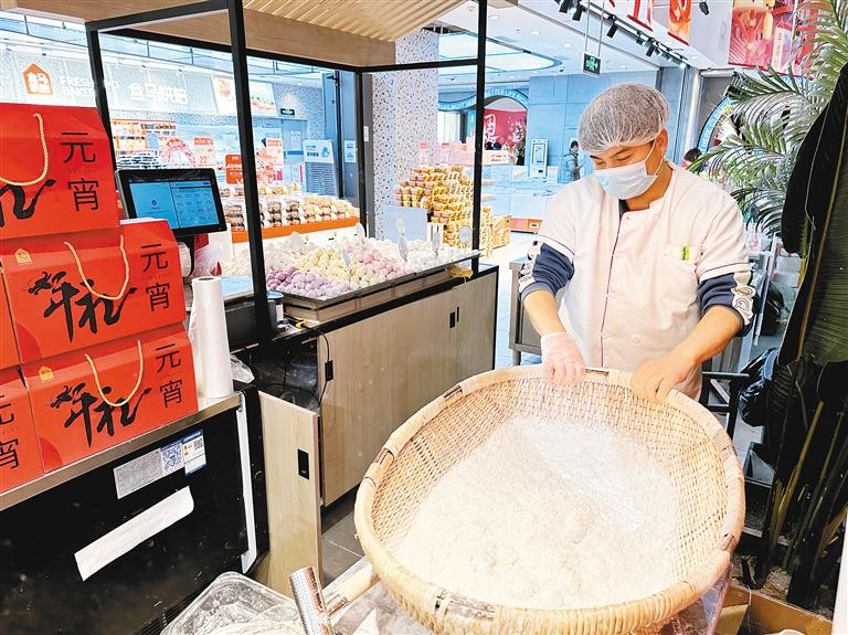 节前元宵热销 传统口味受欢迎_fororder_微信图片_20240223093811