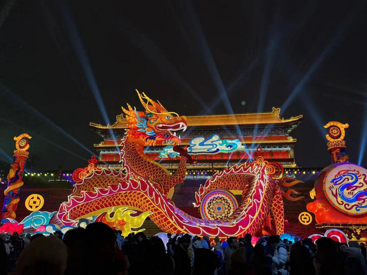 留学生阿米的城墙灯会之旅_fororder_图片5