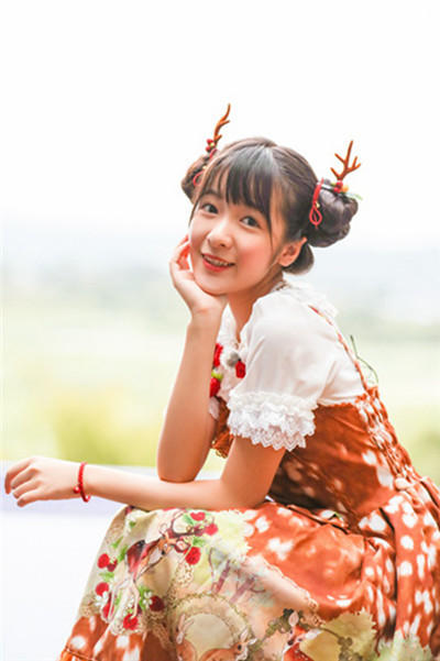 徐娇打破次元壁 “双面娇娃”玩转汉服Lolita风_娱乐_腾讯网