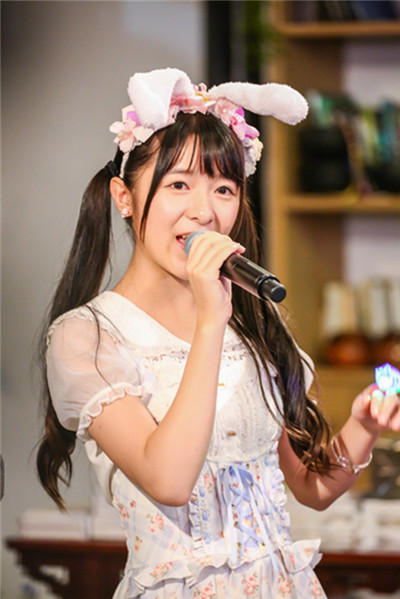 徐娇打破次元壁 “双面娇娃”玩转汉服Lolita风_娱乐_腾讯网