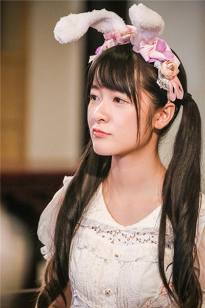 徐娇打破次元壁 “双面娇娃”玩转汉服Lolita风_娱乐_腾讯网