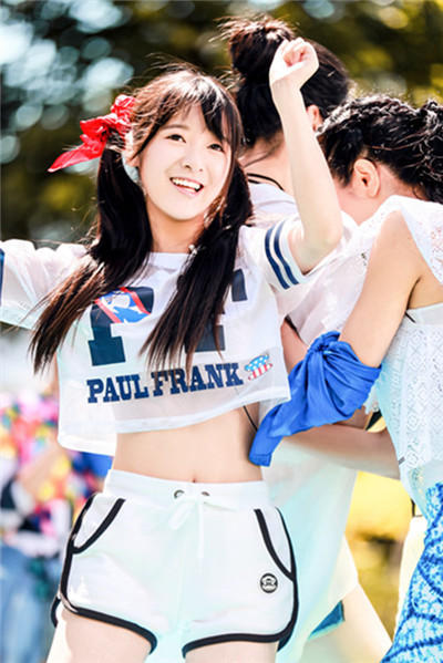 徐娇打破次元壁 “双面娇娃”玩转汉服Lolita风_娱乐_腾讯网