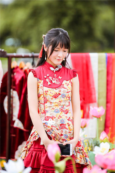 徐娇打破次元壁 “双面娇娃”玩转汉服Lolita风_娱乐_腾讯网