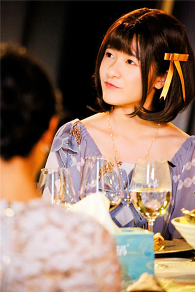 徐娇打破次元壁 “双面娇娃”玩转汉服Lolita风_娱乐_腾讯网