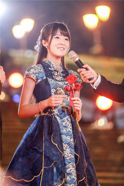徐娇打破次元壁 “双面娇娃”玩转汉服Lolita风_娱乐_腾讯网