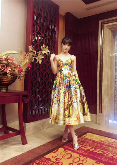 徐娇打破次元壁 “双面娇娃”玩转汉服Lolita风_娱乐_腾讯网