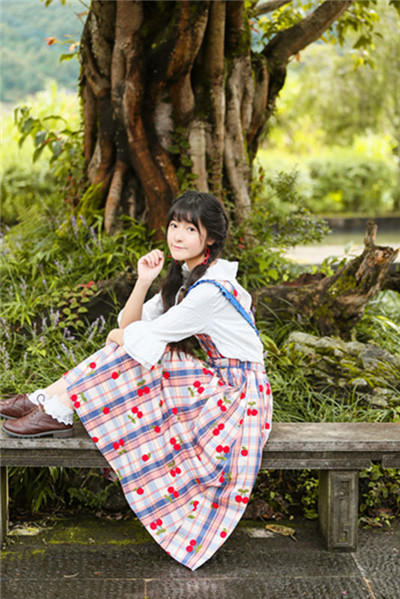徐娇打破次元壁 “双面娇娃”玩转汉服Lolita风_娱乐_腾讯网
