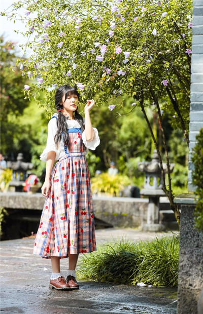 徐娇打破次元壁 “双面娇娃”玩转汉服Lolita风_娱乐_腾讯网
