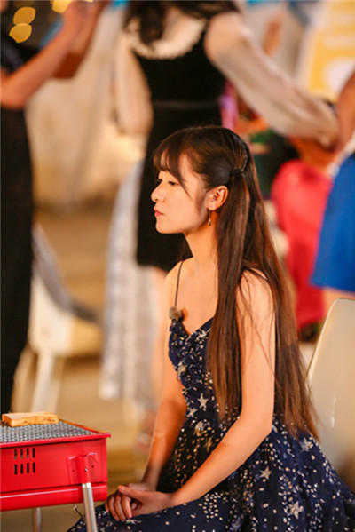 徐娇打破次元壁 “双面娇娃”玩转汉服Lolita风_娱乐_腾讯网