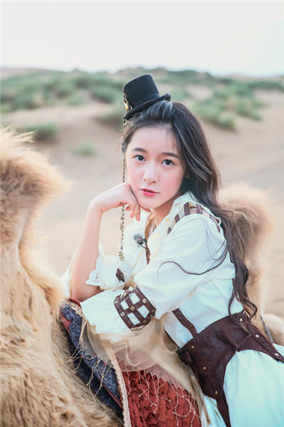 徐娇打破次元壁 “双面娇娃”玩转汉服Lolita风_娱乐_腾讯网