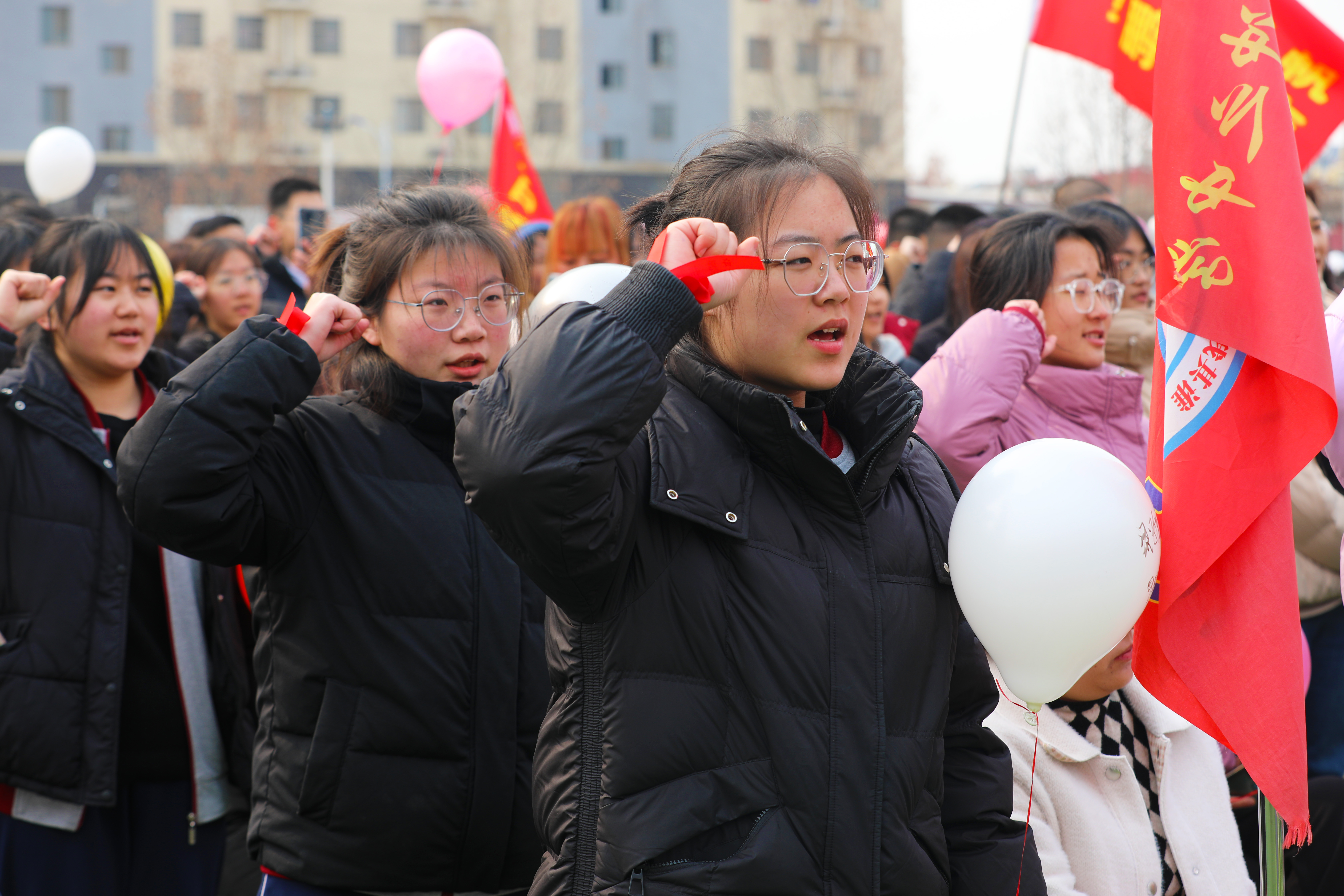 图片默认标题_fororder_图为涞水县祖冲之中学高三学生正在宣誓。（徐梓钰 摄）.JPG