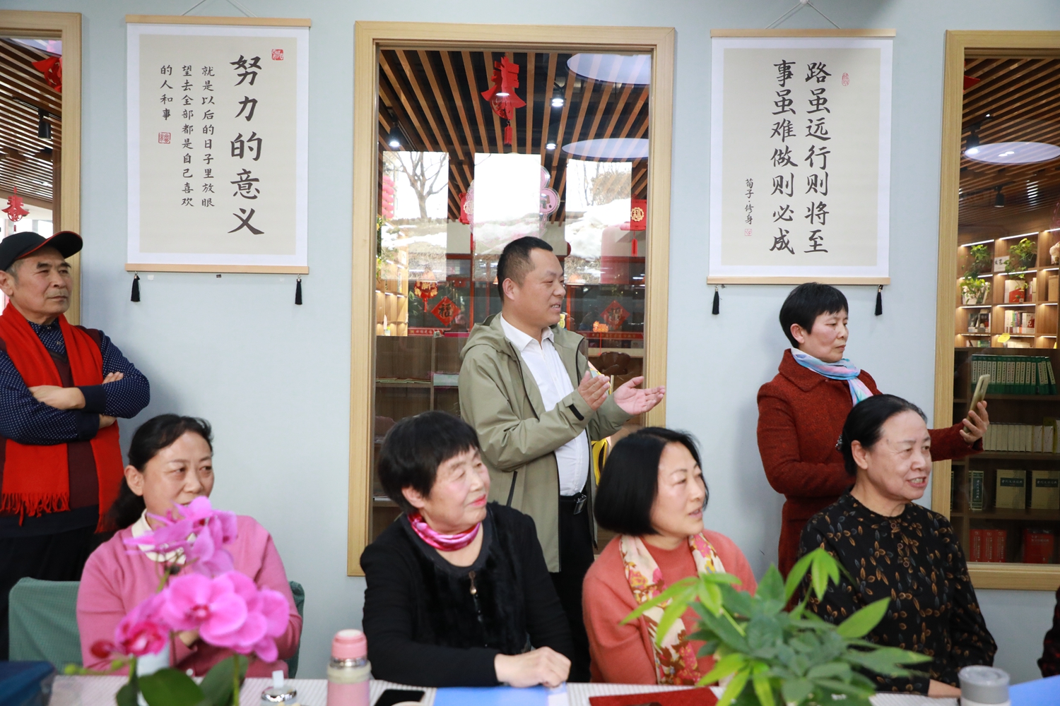 图片默认标题_fororder_现场观看的群众 摄影 张丽双