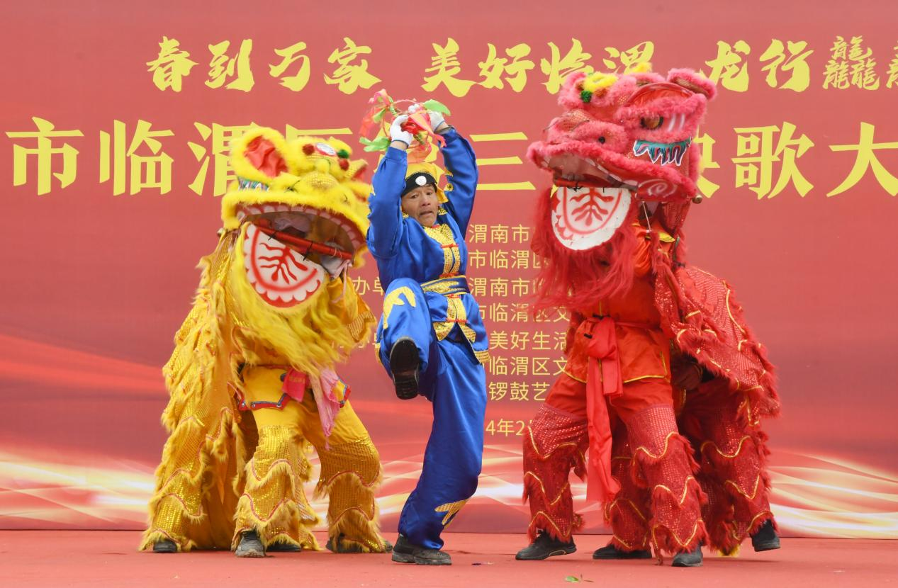 【镜观陕西】旋转、跳跃、“扭”不停歇  渭南临渭区千人秧歌“嗨”翻天_fororder_图片4