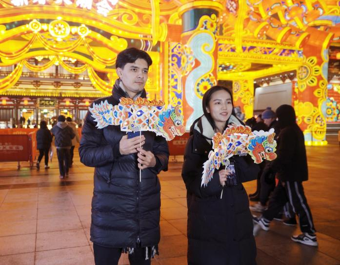 【陕耀国际·35期】寻年味 话年俗 看丝路青年如何潮玩西安年？_fororder_图片8