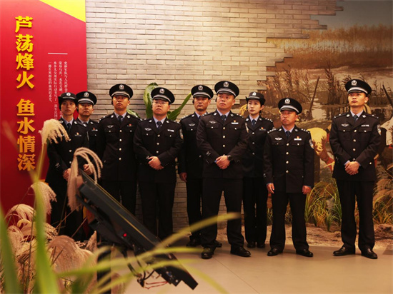 盐城机场边检站赴华中鲁艺抗日殉难烈士陵园开展清明节祭奠活动_fororder_图片11