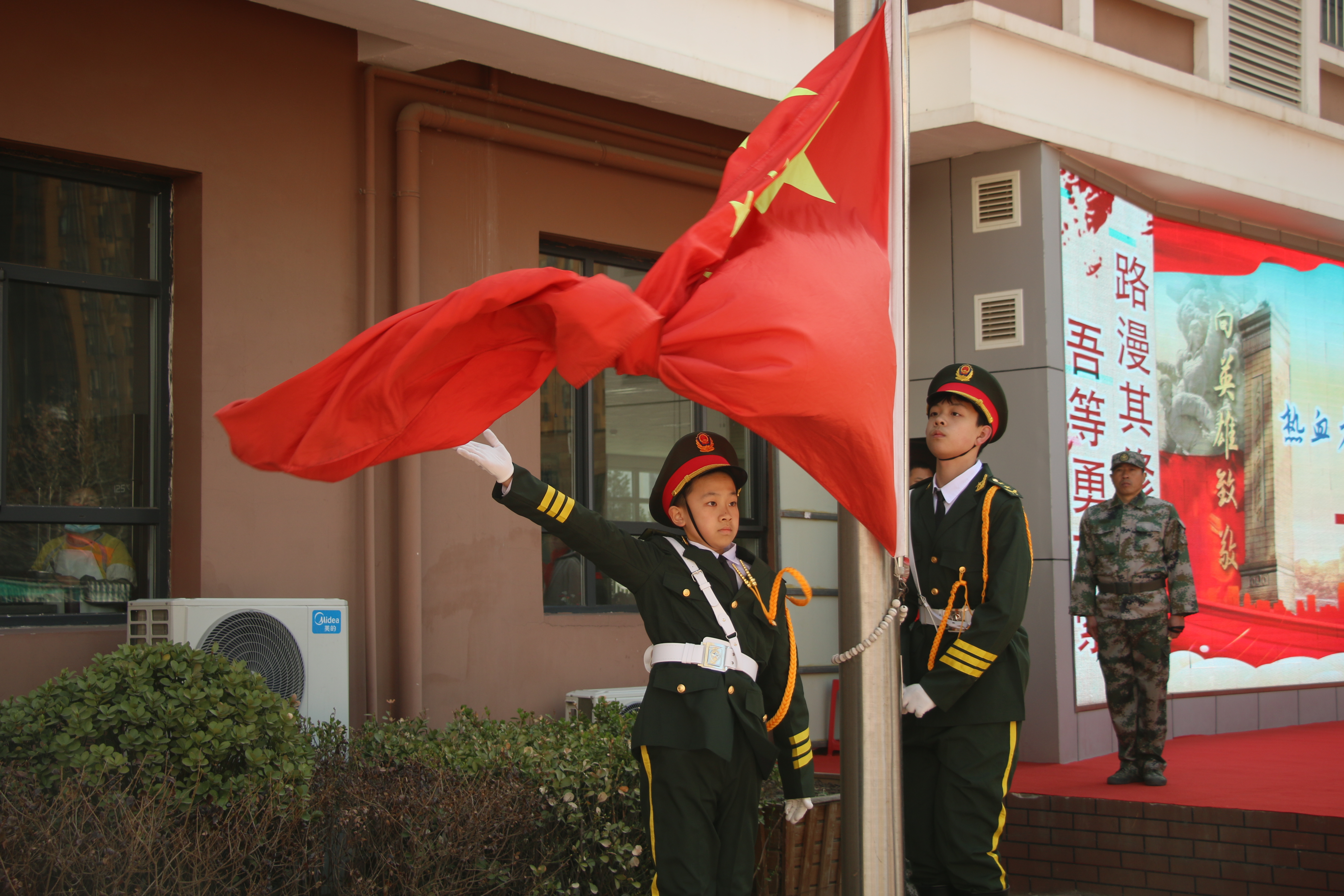 路北区：热血少年，致敬英烈_fororder_图为活动现场。中共路北区委宣传部供图 (2).JPG