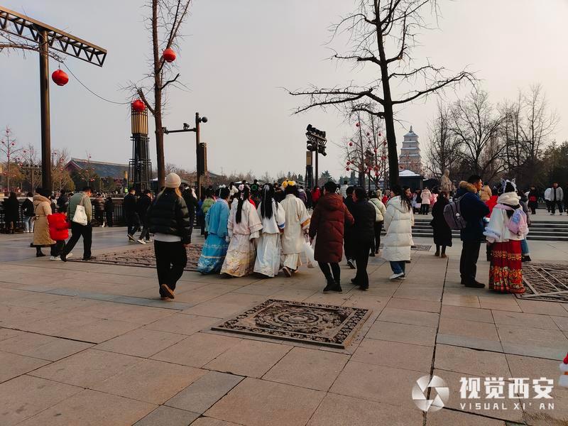 “新春战袍”火出圈 马面裙与古城西安实现双向奔赴