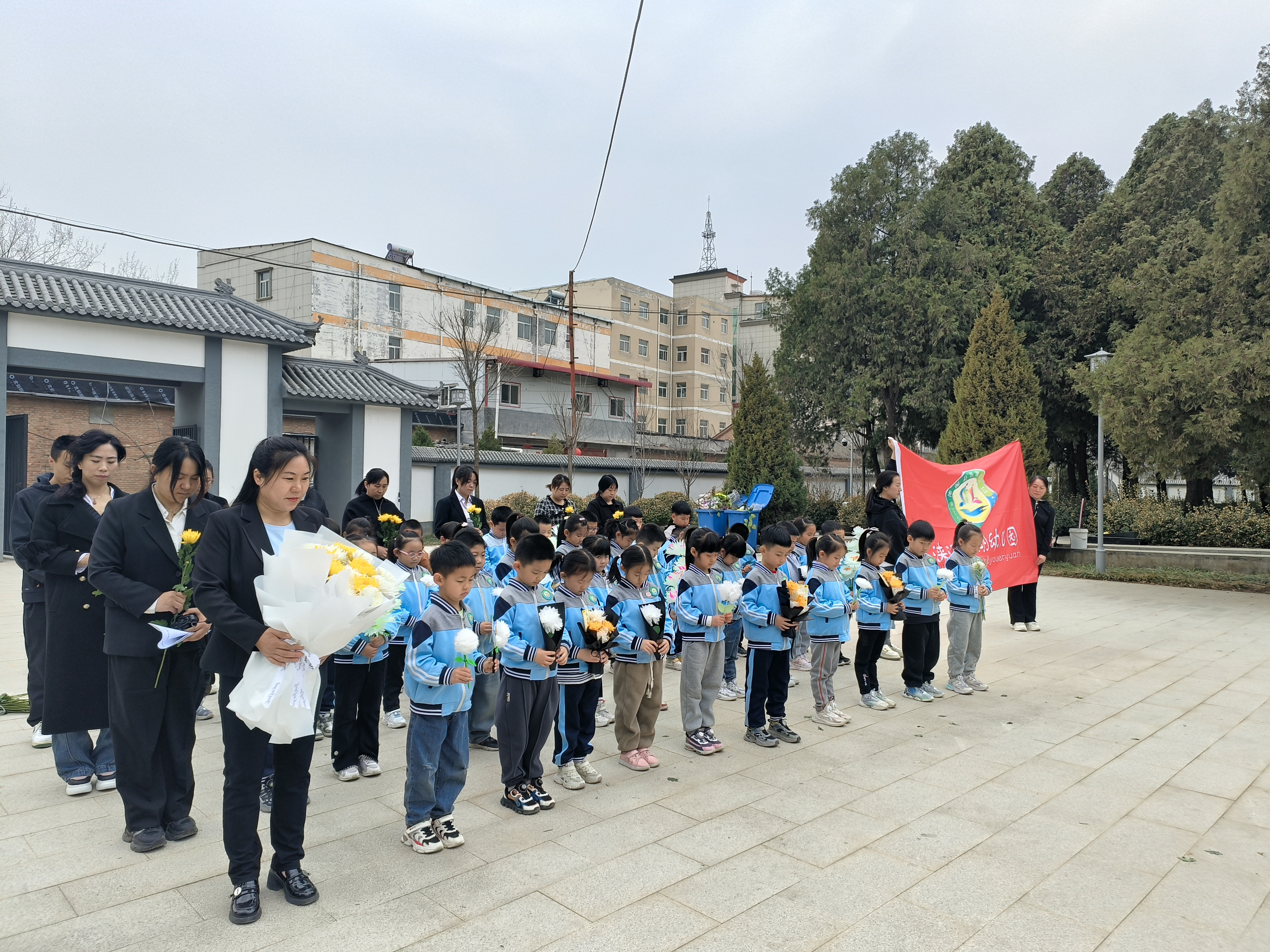 河北涞源各学校开展清明祭扫活动_fororder_4