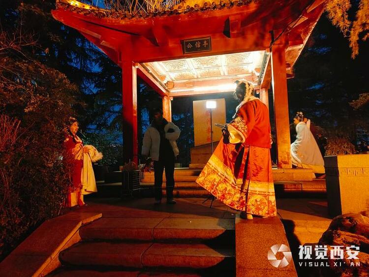 “新春战袍”火出圈 马面裙与古城西安实现双向奔赴