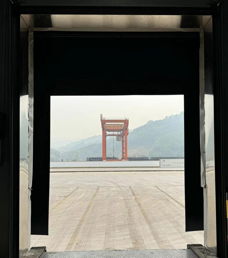 【万千气象看云南】中老铁路磨憨站：边陲小镇走上“快车道”