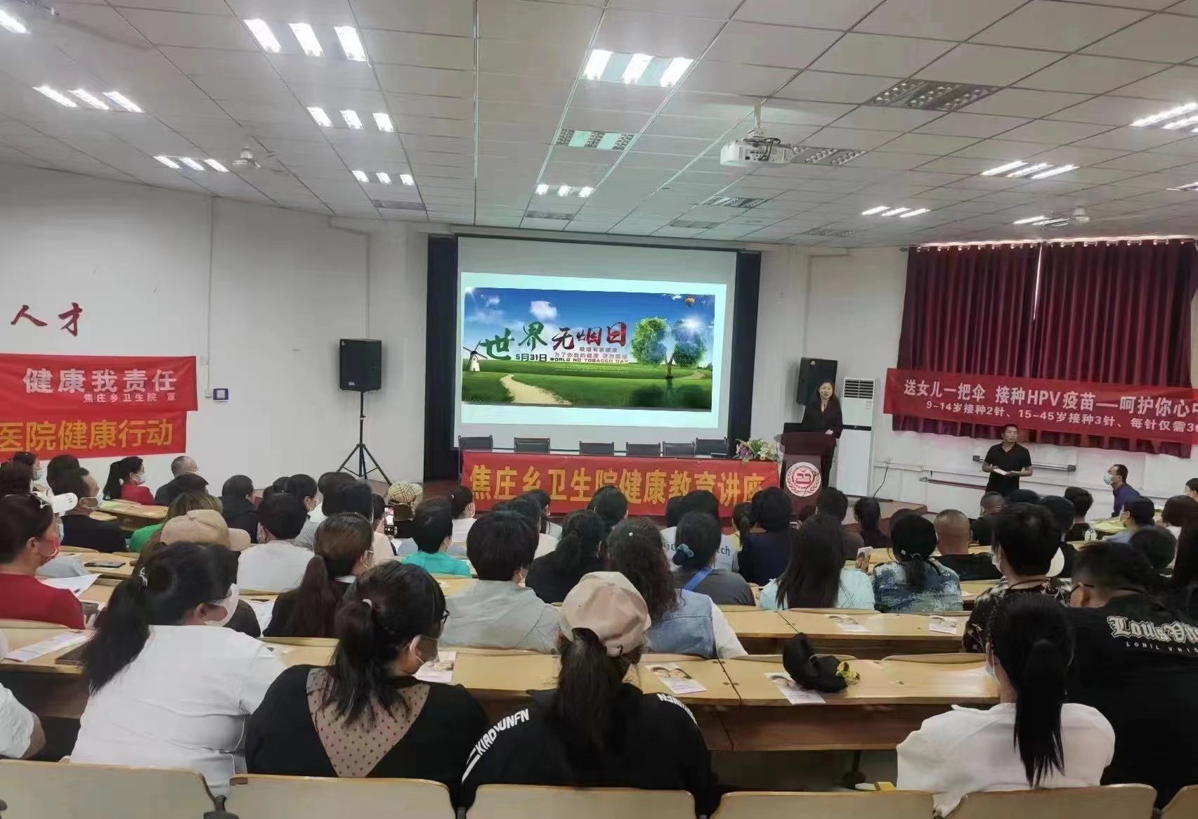 图片默认标题_fororder_图片四：焦庄镇卫生院健康副校长走进二十三中学进行戒烟健康讲座。（李岩摄）