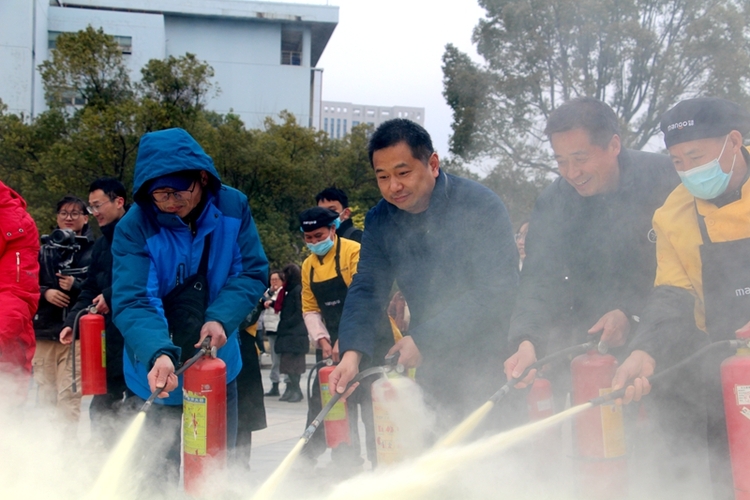 东华理工大学开展消防安全培训和消防安全疏散应急演练_fororder_bb353438-35bb-4b4d-8ca9-5f930e12c9bc_d