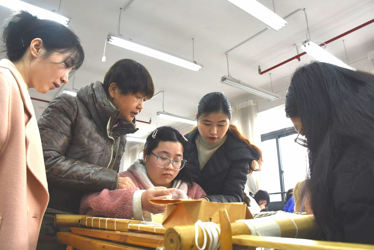 妇女节特别报道｜一针一线绣华年 00后绣娘炼成记_fororder_图片9