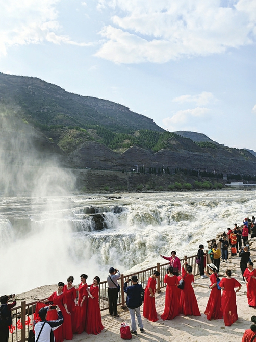 纪念《黄河大合唱》首演85周年 在黄河壶口瀑布听“五洲同声唱黄河”_fororder_c886ed4020a7bb0fc1662902d961c0aa
