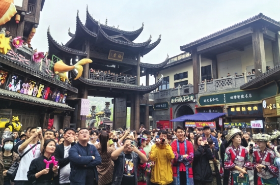 不用去广西，湖南也有“三月三”