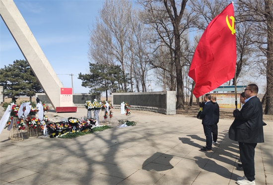 铁岭市烟草专卖局（公司）调兵山市局（营销部）开展“祭先烈、励初心”祭奠革命烈士活动_fororder_铁岭烟草2