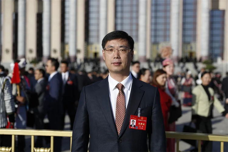 全国人大代表洪庆：实施“五大工程”，打造新时代延边州民族团结进步事业升级版_fororder_民族画报1