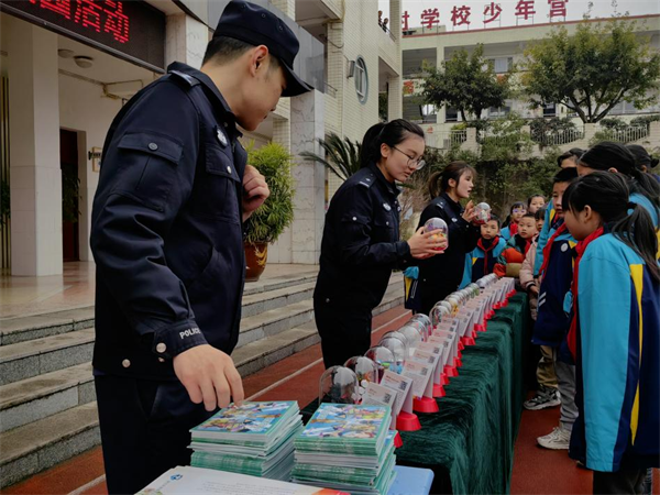 禁毒宣传进万家 重庆渝北警方开展禁毒宣传活动_fororder_图片1
