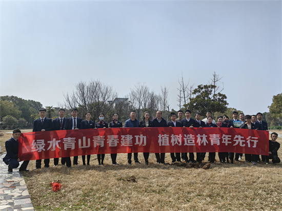 东航江苏公司团员青年开展植树节公益活动_fororder_微信图片_20240312154433