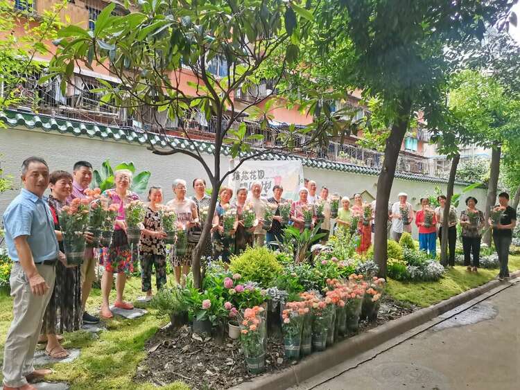 （转载）成都高新区：“微网实格”托起幸福满格