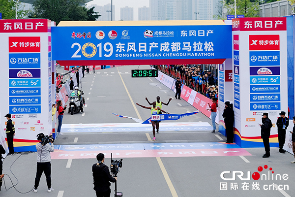 【供稿待审】四川丨运动新成都   跑向大满贯2019东风日产成都马拉松今日开跑（生态进行时）