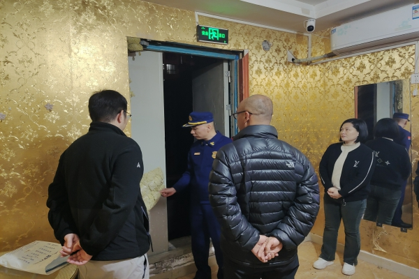 赣州市宁都县消防救援大队主官带队联合开展公共娱乐场所消防安全夜查行动_fororder_12