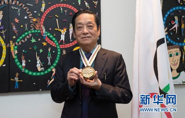 北京奥运会吉祥物“福娃”设计者韩美林获颁国际奥委会“顾拜旦奖章”