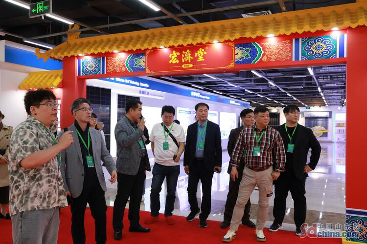 韩国媒体采访团走进百年宏济堂 感受中医药独特魅力_fororder_6ca520972d934c08a0cdf0c6566944fd