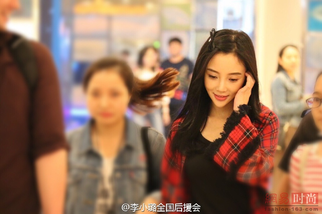 李小璐未PS照曝光 又白又瘦像高中生