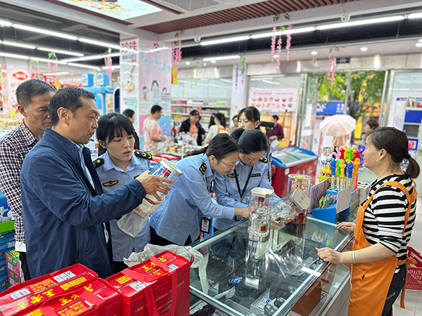 四地联动 共建“万达开云”知识产权保护高地_fororder_·图为四地联合开展知识产权跨区域执法行动