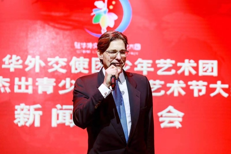 加拿大友人格雷格：我愿意继续留在中国