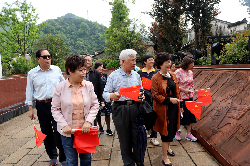 江西老年大学学员组织开展主题党日活动_fororder_11