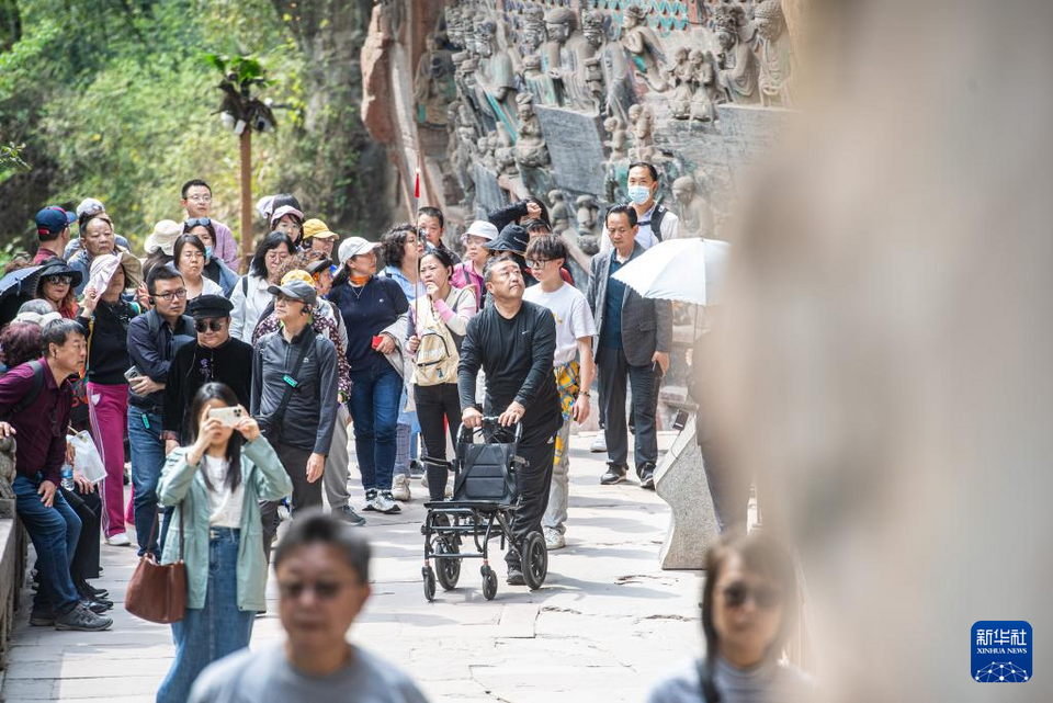 重庆：世界文化遗产大足石刻景区旅游人气旺