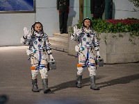 神舟十一号航天员出征