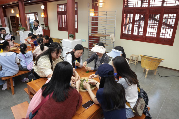华夏银行南昌分行开展“约会春日 茶颜悦色”春游团建活动_fororder_图片7