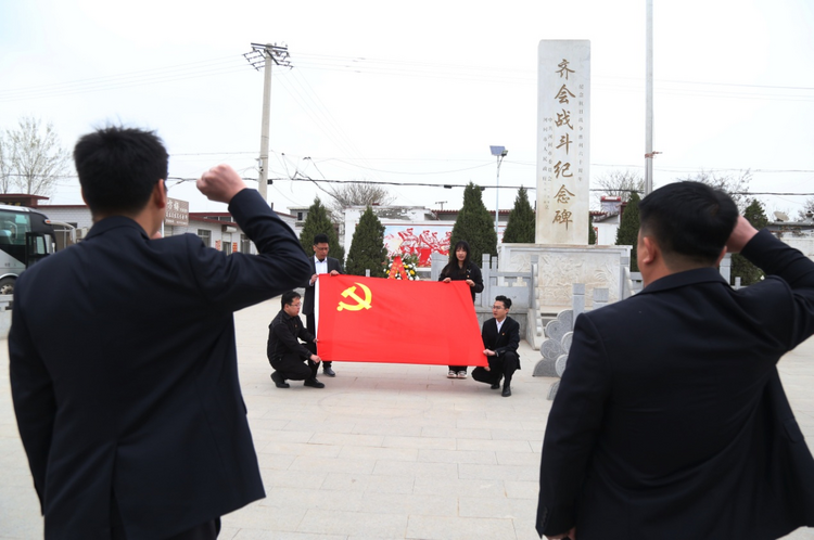 河北河间：清明寄哀思 秉承英烈志_fororder_图片 2
